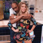 Fergie Instagram - #MarthaAndSnoop’s Potluck #MothersDay Special begins now!! hop on to @vh1 🚨🚨 I’m on #TeamSnoop 🍷🍷 @snoopdogg @marthaandsnoop