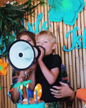 Fergie Instagram - Happy 6th Birthday #AxlJack 💙💙💚💚 #AxlsIsland