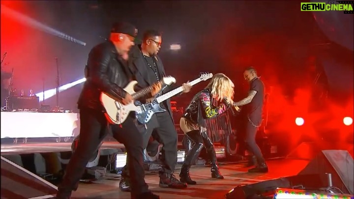 Fergie Instagram - Rewind to 4 years ago at Rock in Rio Lisboa 🇵🇹🇵🇹♥️♥️ Lisbon, Portugal