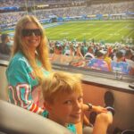 Fergie Instagram - I could feel my dad smiling down on Sunday as the @miamidolphins kicked off the season with a glorious W, and to share that joy with my family was a full circle moment. ✨✨ Thank you @garfinkeltom, @dan13marino, @natmoore_89, @mj003, Stephen Ross, Coach Mike McDaniel, Bill Galante and this incredible team for making this day a magical one. #finsup 🐬🐬