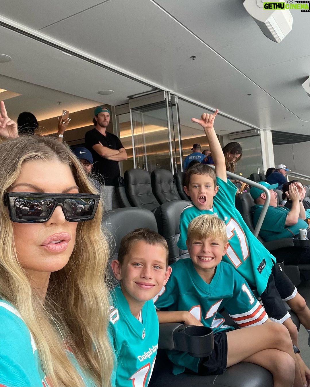 Fergie Instagram - I could feel my dad smiling down on Sunday as the @miamidolphins kicked off the season with a glorious W, and to share that joy with my family was a full circle moment. ✨✨ Thank you @garfinkeltom, @dan13marino, @natmoore_89, @mj003, Stephen Ross, Coach Mike McDaniel, Bill Galante and this incredible team for making this day a magical one. #finsup 🐬🐬