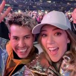 Fernanda Castillo Instagram - Que chimba @karolg Estuve jode y jode que quería venir a este concierto y se cumplió! Que pedazo de artista y de luz lo que transmite! Gracias @pp_ayala por venir a perrear conmigo , te adoro✨♥️ Gracias mi Mondra @mondra69