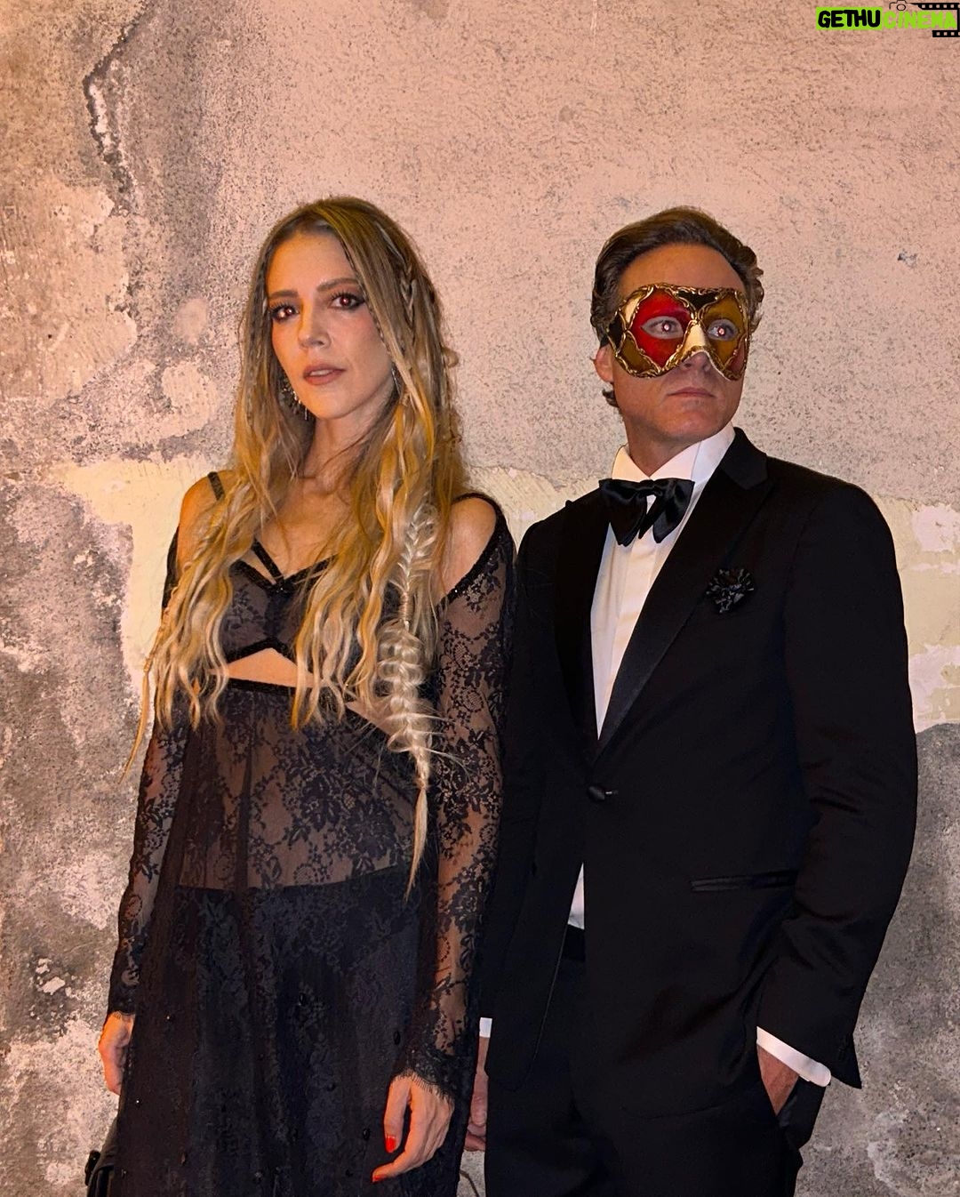 Fernanda Castillo Instagram - Last night #voguegala @voguemexico Gracias @steponfashion por este vestido increíble de mi querida @verodiazmx .los amo @gerardangulo @sergio.valenzuelach Gracias @gabiokka y @ger.parra ♥️ 📸 @moi.rodriguez_