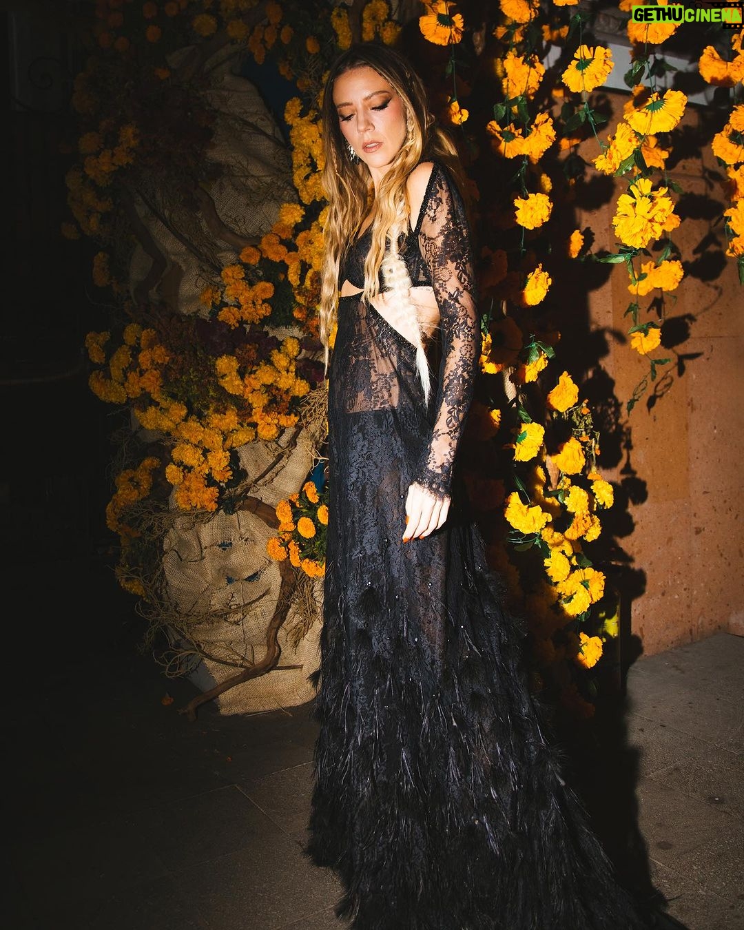 Fernanda Castillo Instagram - Last night #voguegala @voguemexico Gracias @steponfashion por este vestido increíble de mi querida @verodiazmx .los amo @gerardangulo @sergio.valenzuelach Gracias @gabiokka y @ger.parra ♥️ 📸 @moi.rodriguez_