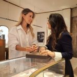 Fernanda Castillo Instagram – En @harpersbazaarmx presentamos #VocesBazaar, un espacio de diálogo en donde los personajes clave del arte, el entretenimiento, la moda, la belleza y el estilo de vida, se reúnen para entablar conversaciones importantes respecto a la agenda actual de estos ámbitos.

En esta primera entrega, la actriz @fernadacga conversa con la artista @evavale sobre la intervención que ésta última hizo en las vitrinas de @bulgari para celebrar el 75 aniversario de la colección #Serpenti

Una exquisita charla entre dos increíbles mujeres a las que también les une una profunda amistad.

Bienvenidos a Voces Bazaar.

Video: @carlagot.mx @jaco13o

#HarpersBazaarMx #ThinkingFashion #FernandaCastillo #EvaVale #Serpenti #Bulgari #VocesBazaar