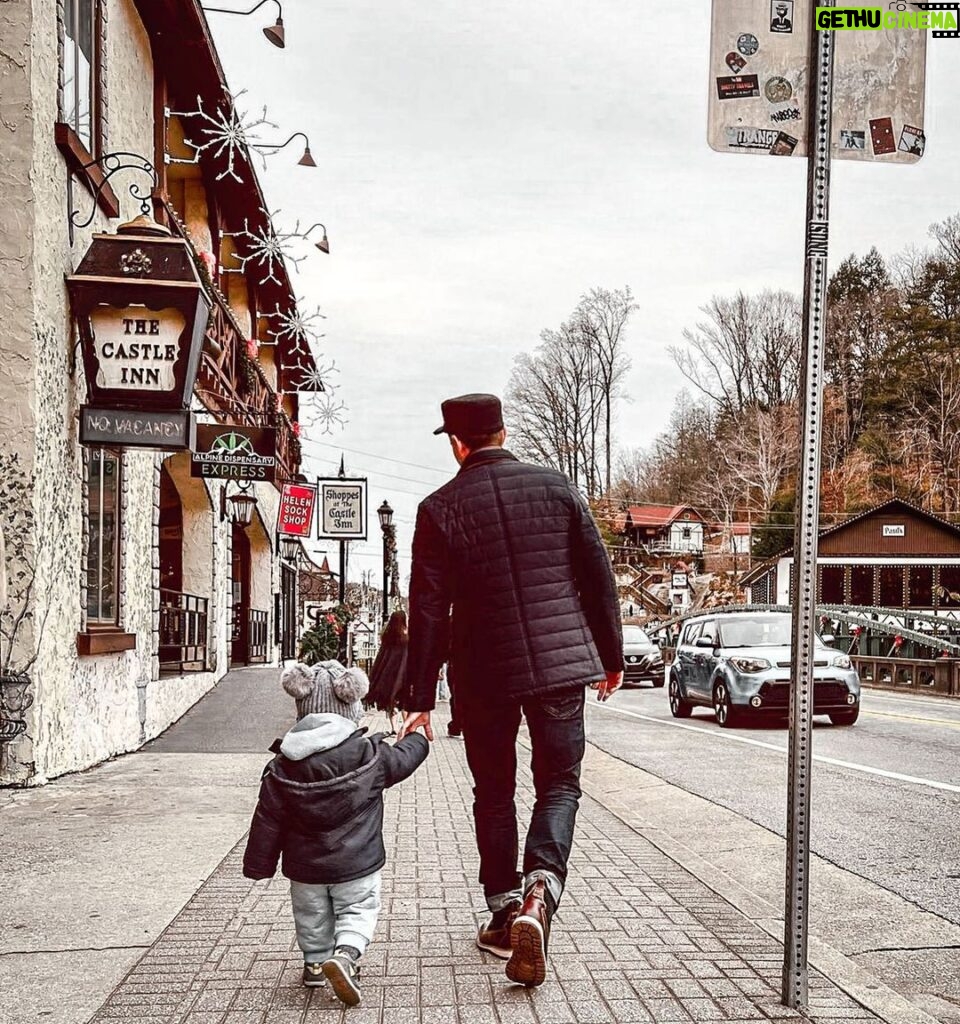 Fernanda Castillo Instagram - Mirarte ser el papá de Liam me confirma todos los días el hombre bueno , sensible, inteligente y extraordinario que eres @erikhayser . Te amamos y te celebramos PAPÁ