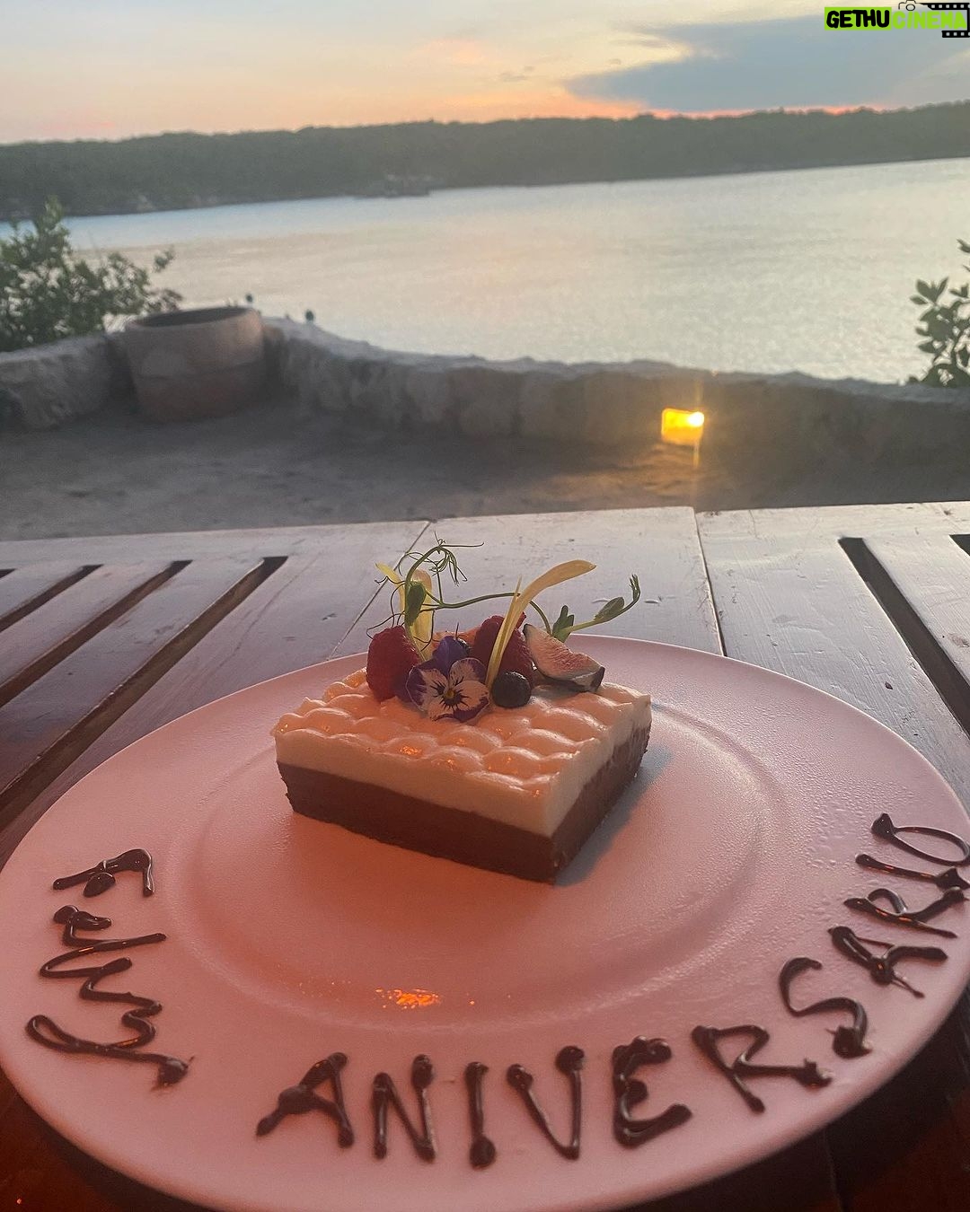 Fernanda Castillo Instagram - Desafiando las palabras de #JSabina , siempre regresaremos a este lugar donde somos tan felices! Gracias @lacasadelaplaya por ser únicos! Gracias querido @marcopolocc por todas las atenciones! Comer, reír , amar y descansar contigo @erikhayser ♥️ La Casa de la Playa