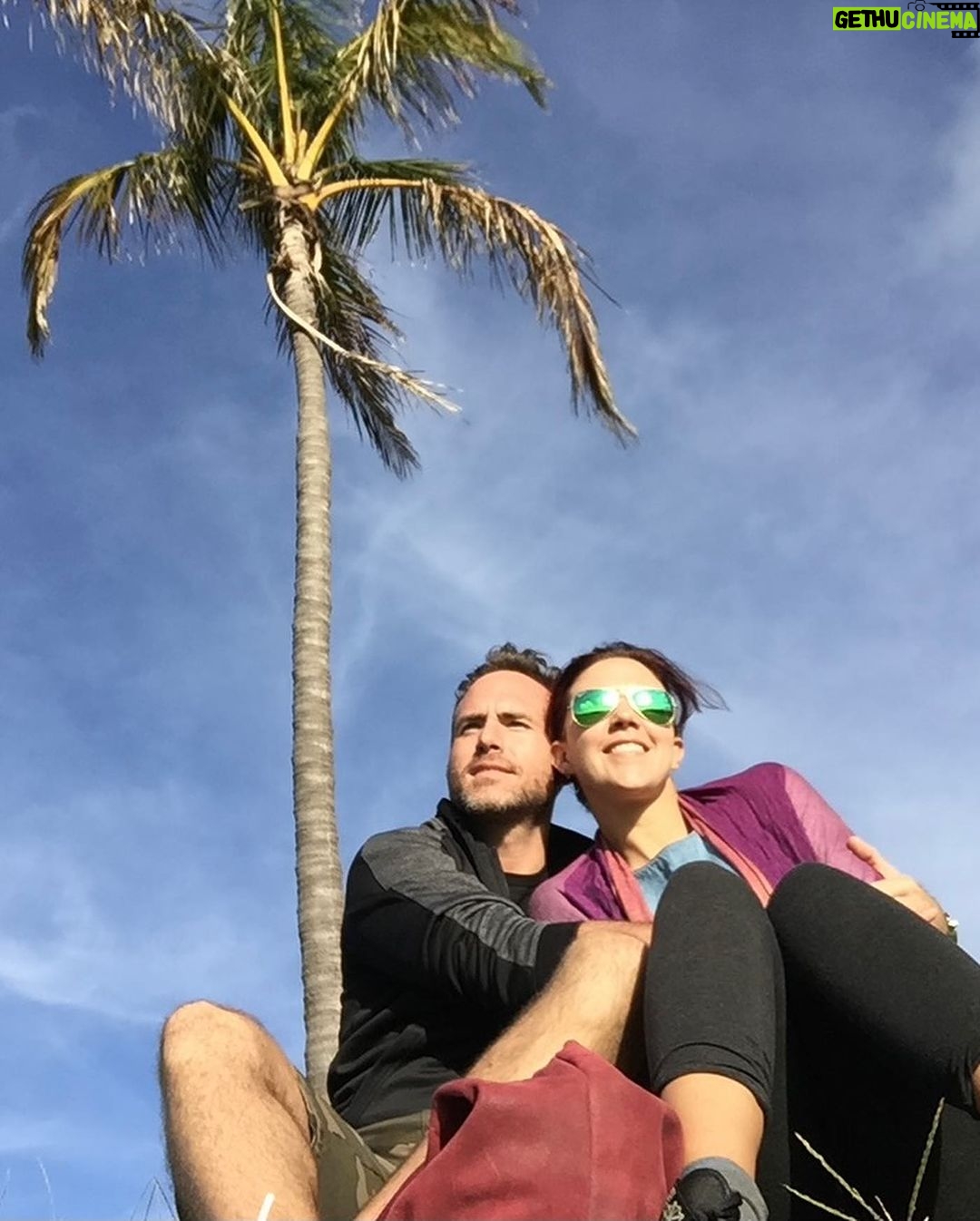 Fernanda Castillo Instagram - Del 2014 para acá …9 años Y si volviera atrás , volvería a elegirte @erikhayser te amo este y todos los días. Los buenos y los malos. Siempre. FE ♥️