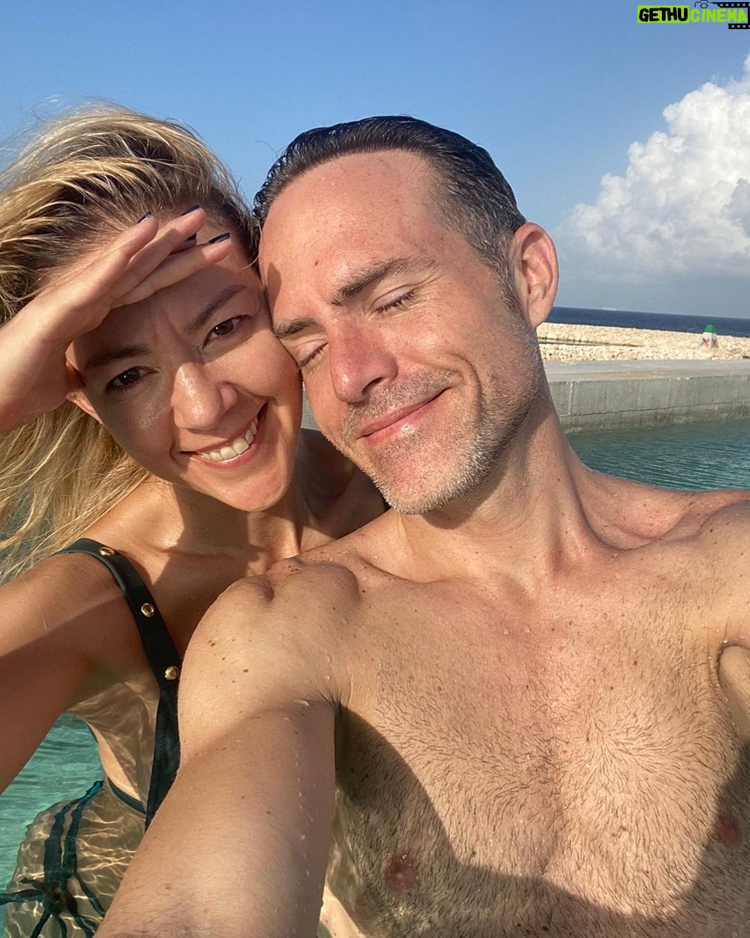 Fernanda Castillo Instagram - Del 2014 para acá …9 años Y si volviera atrás , volvería a elegirte @erikhayser te amo este y todos los días. Los buenos y los malos. Siempre. FE ♥️