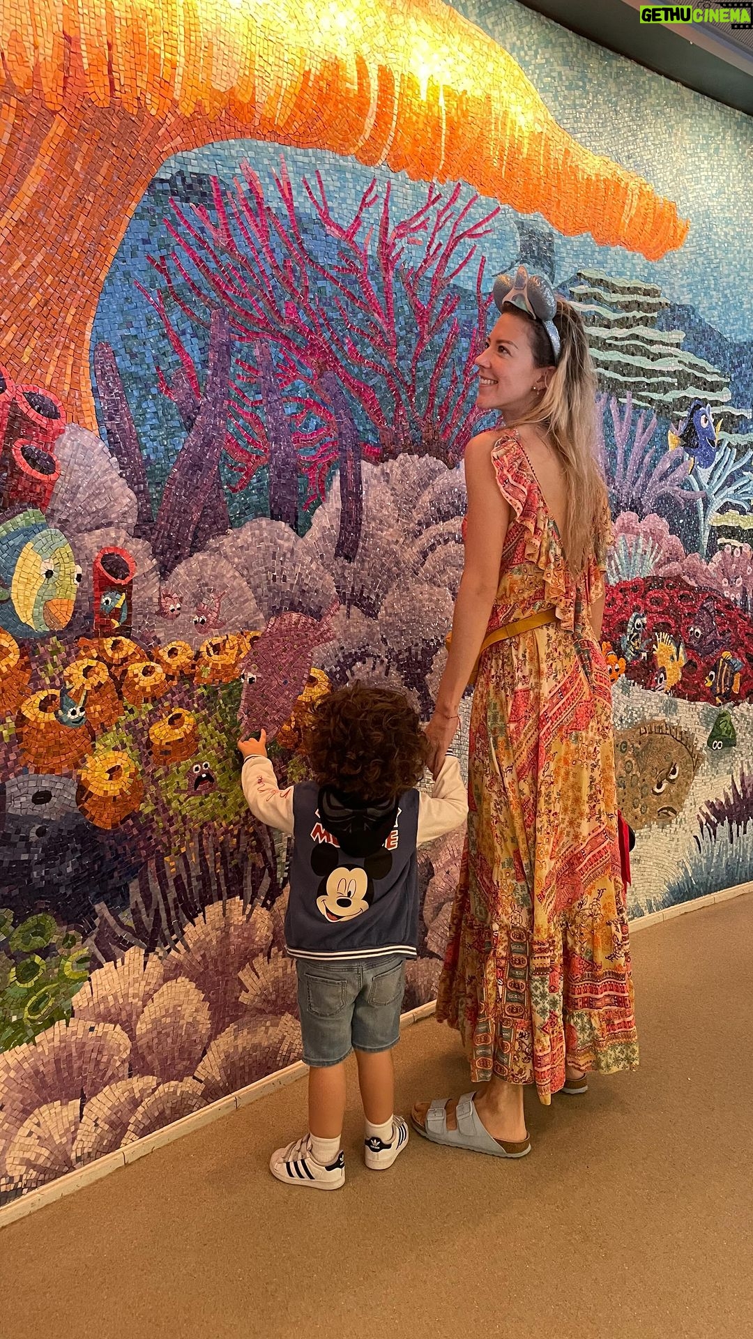 Fernanda Castillo Instagram - Me puse a ver fotos de mi cel y me volví a conmover !Que viaje más extraordinario! No sé si Liam recordará esto cuando crezca pero yo seguro no lo voy a olvidar🥹🤗♥️ ver su carita y su emoción al descubrir tantas cosas mágicas! Gracias @disneycruiseline #disnycruiseline