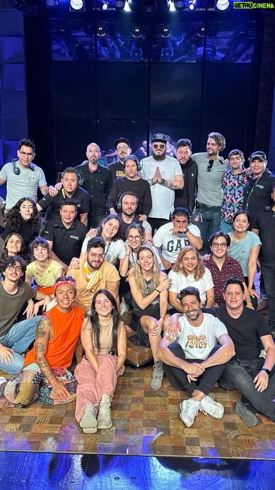 Fernanda Castillo Instagram - Son para mi un HOGAR Que aunque me vaya ,siempre querré regresar Les amo infinito @sietevecesadios Hasta nuestro próximo Adiós ♥️