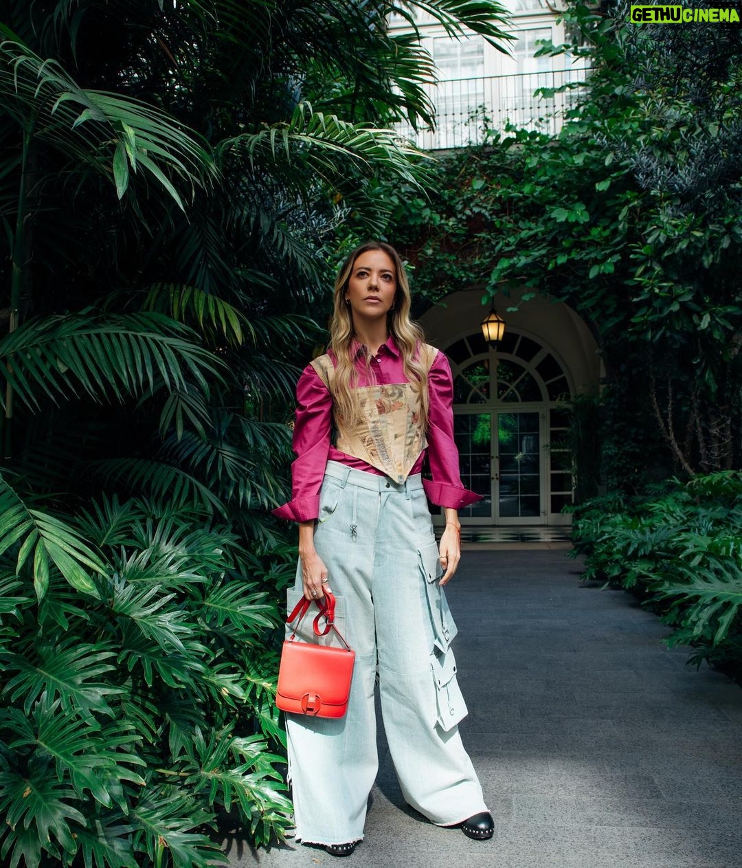 Fernanda Castillo Instagram - 🌺 de esos días bonitos 🌺 Gracias @voguemexico @karlamartinezdesalas por el gusto de compartir y celebrar el talento de tant@s diseñador@s en #espaciovogue Four Seasons Hotel Mexico City