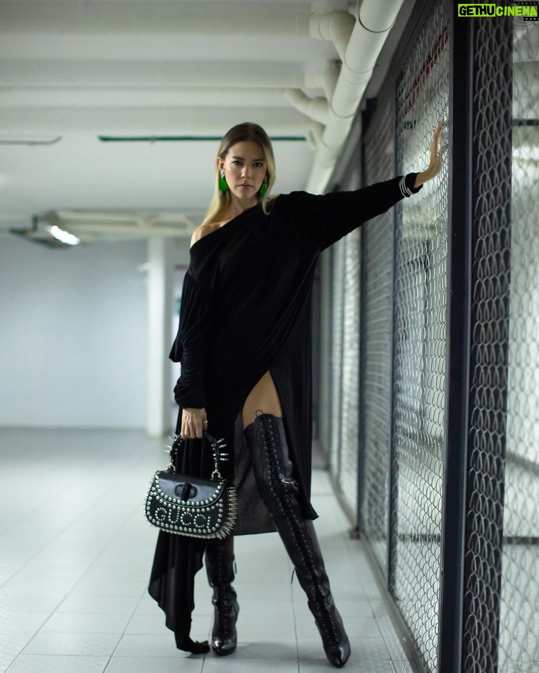 Fernanda Castillo Instagram - Noche de #IslaBrava @vix π€ Look @gucci Anillos y brazaletes #Serpenti @bulgari stylist : @ruthbuendiap make up : @chentechapitas asistente make up : @moctemontoya hair : @gabiokka video : @moi.rodriguez_ @aleanaya