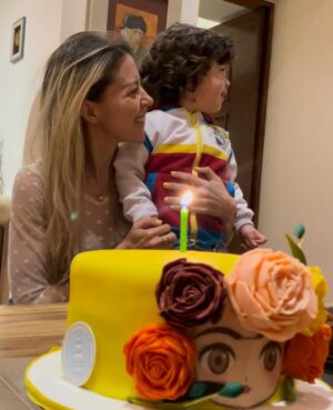 Fernanda Castillo Instagram - El amor se siente así. 
Gracias por sus felicitaciones, sus buenos deseos , su acompañarme en esta vida! 
Pasé un cumpleaños muy apapachada por todos los que me rodean y agradecida de tenerlos!