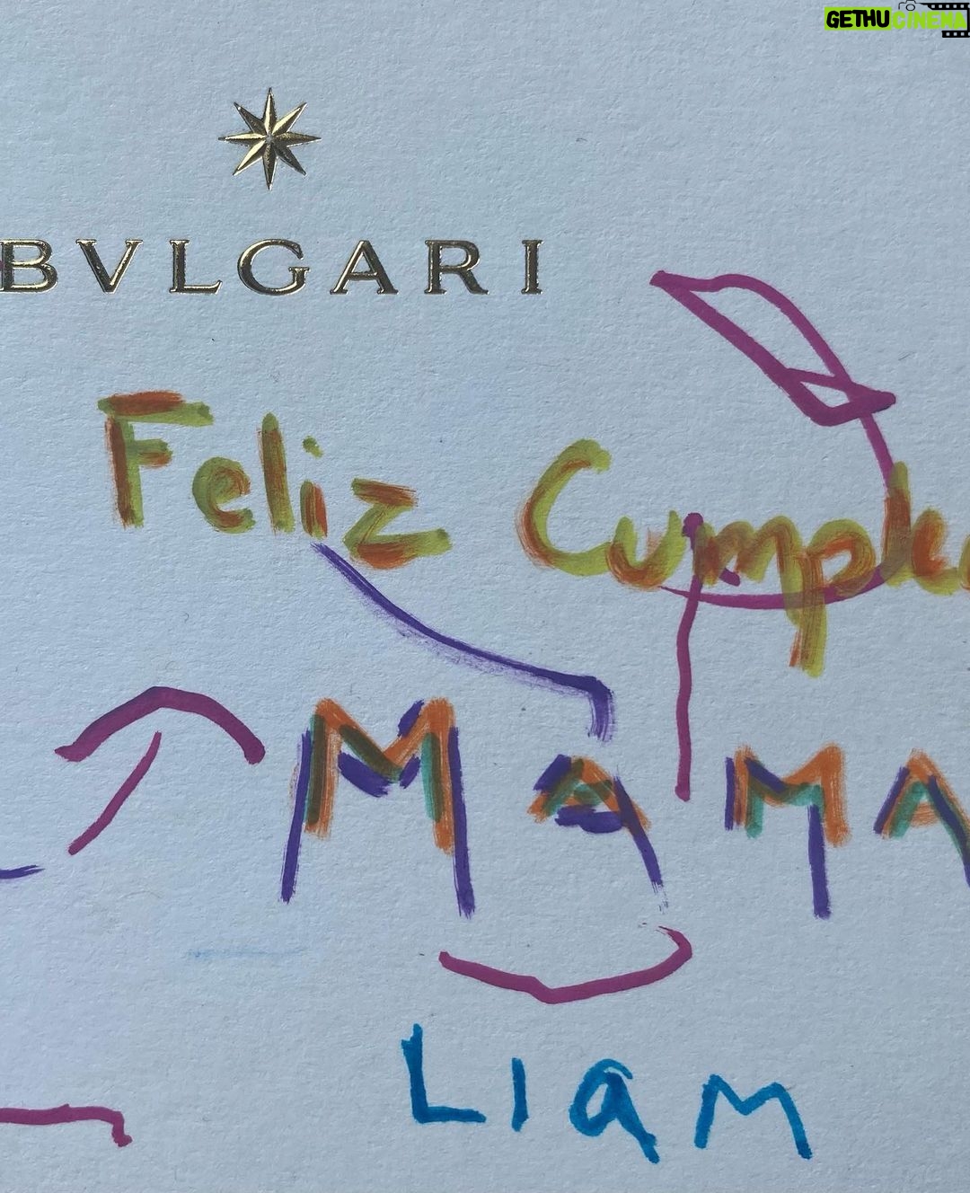 Fernanda Castillo - 229.4K Likes - El amor se siente así.
Gracias por sus felicitaciones, sus buenos deseos , su acompañarme en esta vida!
Pasé un cumpleaños muy apapachada por todos los que me rodean y agradecida de tenerlos!