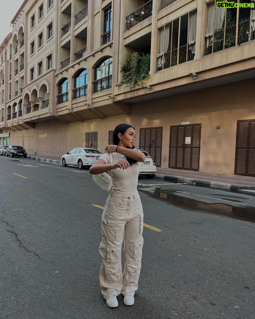 Fidji Ruiz Instagram - Parce que ça fait une éternité j’ai pas posté 🫶🏼 Deira, Dubai