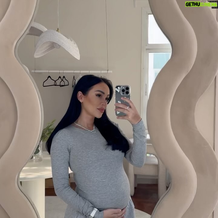 Fidji Ruiz - 695.8K Likes - Future Mum & Dad Inshallah 🤲🏼 ✨♥️ 1+1= … @anasofficiel_