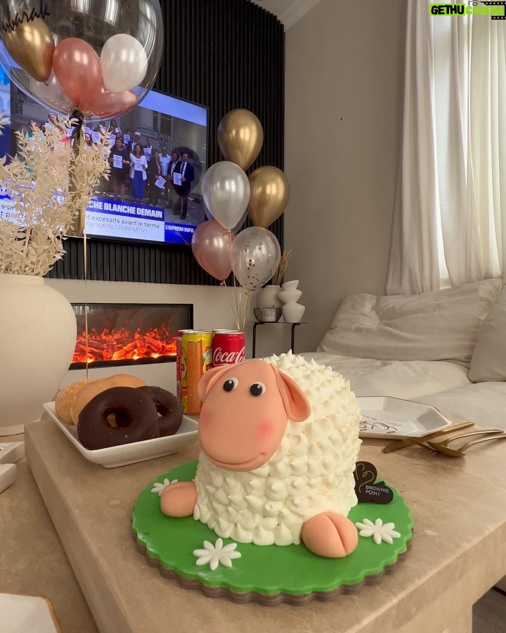 Fidji Ruiz - 264.3K Likes - Eid moubarak à tous 🌙🤲🏼 Qu’Allah vous bénisse, vous et votre famille,vos proches avec une bonne santé, du bonheur et de la prospérité. Que Dieu nous pardonne nos péchés et nous accorde le Paradis ♥️