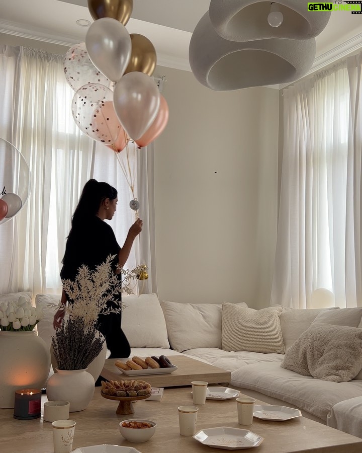 Fidji Ruiz - 264.3K Likes - Eid moubarak à tous 🌙🤲🏼 Qu’Allah vous bénisse, vous et votre famille,vos proches avec une bonne santé, du bonheur et de la prospérité. Que Dieu nous pardonne nos péchés et nous accorde le Paradis ♥️