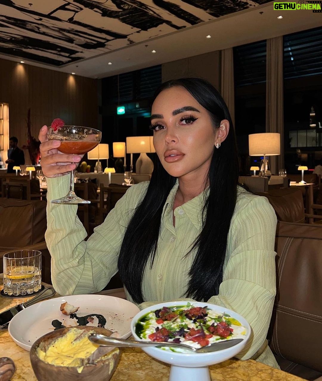Fidji Ruiz - 91.2K Likes - Saha ftourkoum 🫶🏼 première sortie depuis le début du ramadan ♥️