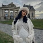 Fidji Ruiz Instagram - Au pays des merveilles d’hiver 🧊☁️❄️ Ta préféré 1,2 ou 3 ? Château de Chantilly