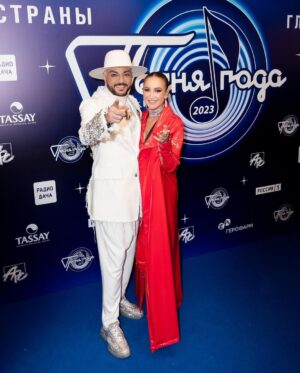 Filipp Kirkorov Instagram - Только песня остаётся с человеком
Песня - верный друг твой навсегда… 
Смотрите в новогодние праздники концерт «Песня года 2023». Хиты, премьеры, коллаборации…