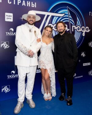 Filipp Kirkorov Instagram - Только песня остаётся с человеком
Песня - верный друг твой навсегда… 
Смотрите в новогодние праздники концерт «Песня года 2023». Хиты, премьеры, коллаборации…