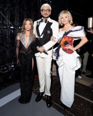 Filipp Kirkorov Instagram - Только песня остаётся с человеком
Песня - верный друг твой навсегда… 
Смотрите в новогодние праздники концерт «Песня года 2023». Хиты, премьеры, коллаборации…