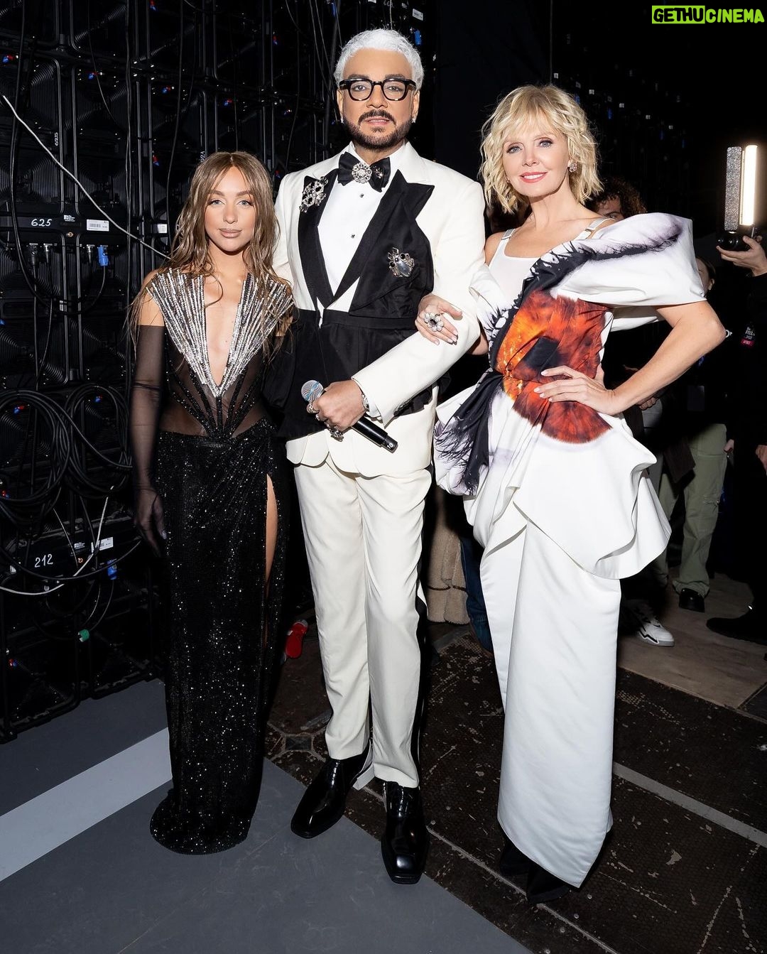 Filipp Kirkorov - 48K Likes - Только песня остаётся с человеком
Песня - верный друг твой навсегда…
Смотрите в новогодние праздники концерт «Песня года 2023». Хиты, премьеры, коллаборации…