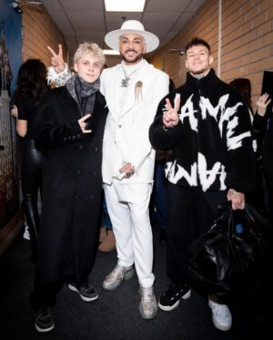 Filipp Kirkorov Instagram - Только песня остаётся с человеком
Песня - верный друг твой навсегда… 
Смотрите в новогодние праздники концерт «Песня года 2023». Хиты, премьеры, коллаборации…