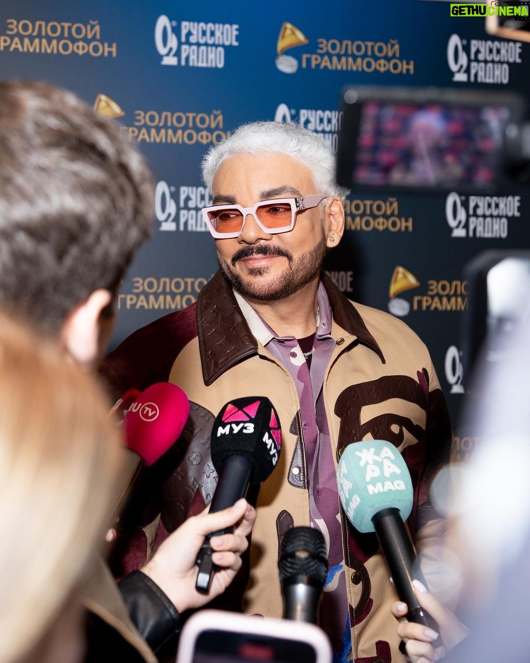 Filipp Kirkorov Instagram - Карты раскрыты 🃏 29-ого ноября я буду ведущим 28-ой церемонии «Золотого Граммофона» @russkoe_radio 🌟 До встречи! Look by @louisvuitton