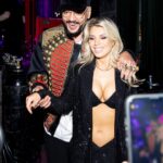 Filipp Kirkorov Instagram - 3 ноября мы с @lusia_chebotina вышли к своим зрителям с премьерами! Поздравляю Люсю с Премьерой альбома! А мы в этот день выпустили с @mikhail.shufutinsky “ЖАРА ДУБАЯ”🔥 Двойной праздник! И я отметил этот праздник приобретением новой картины для себя - ПРИМАДОННА теперь будет жить в моем доме 🤩