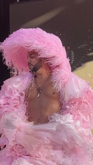 Filipp Kirkorov Instagram - Предлагаю закрывать челлендж!
Просто уходило лето… и бежать за осенью🚀