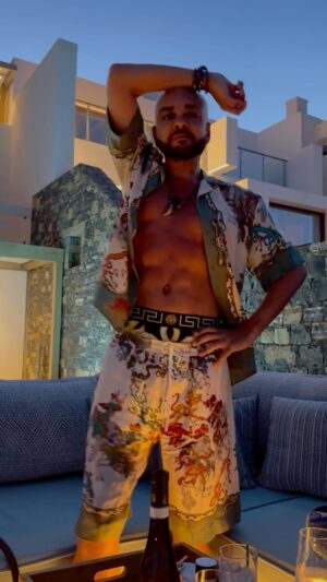 Filipp Kirkorov Instagram - Если про тебя идут слухи, значит ты - личность.
Запомните: никогда не обсуждают и не завидуют плохому. 
Завидуют лучшим, обсуждают лучших.