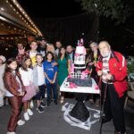 Filipp Kirkorov Instagram - Модный показ от молодых дизайнеров Мартина Киркорова и Максима Ситника с коллаборации с Домом Моды @anikakerimova_official 💥 Кстати, для моих гостей стало удивлением, что именно Алла-Виктория стала Музой и вдохновила брата на создание женской коллекции. А некоторые рисунки сестры стали узорами на тканях. Так что у коллекции интересная история создания… Люблю вещи с историей и душой. Уже скоро собираюсь посетить еще несколько модных показов, но об этом чуть позже… Look by @max.sitni Спасибо за вкусный торт @irinamoshkina @gift_cookies @valentinov.artem @gagarin_nick