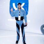 Filipp Kirkorov Instagram – Голосуем за образ из поездки на ПМЭФ 2023!
1, 2, 3, 4, 5, 6 или?