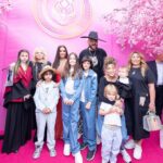 Filipp Kirkorov Instagram – Отправились на каникулы ✈️ и рассматриваем фотографии с показа. Какие у нас были красивые гости. Все наши любимые, близкие, кто всегда рядом. Хочется поделиться яркими моментами с показа в коллаборации: Мартин Киркоров & Аника Керимова & Максим Ситник
Кстати, как вам мой fashion look by @max.sitni из его первой fashion коллекции круиз’24? Оцените от 1 до 10 🔽