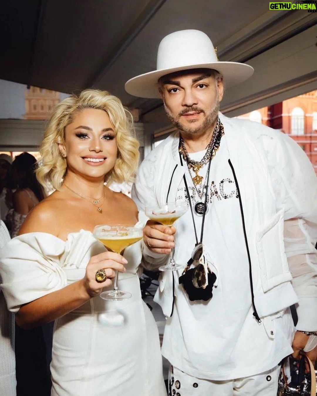 Filipp Kirkorov Instagram - Богиня @vshelyagova умеет собрать красивых людей! Total white вечеринка просто 🔥 все как мы любим! И практикуем… Four Seasons Hotel Moscow