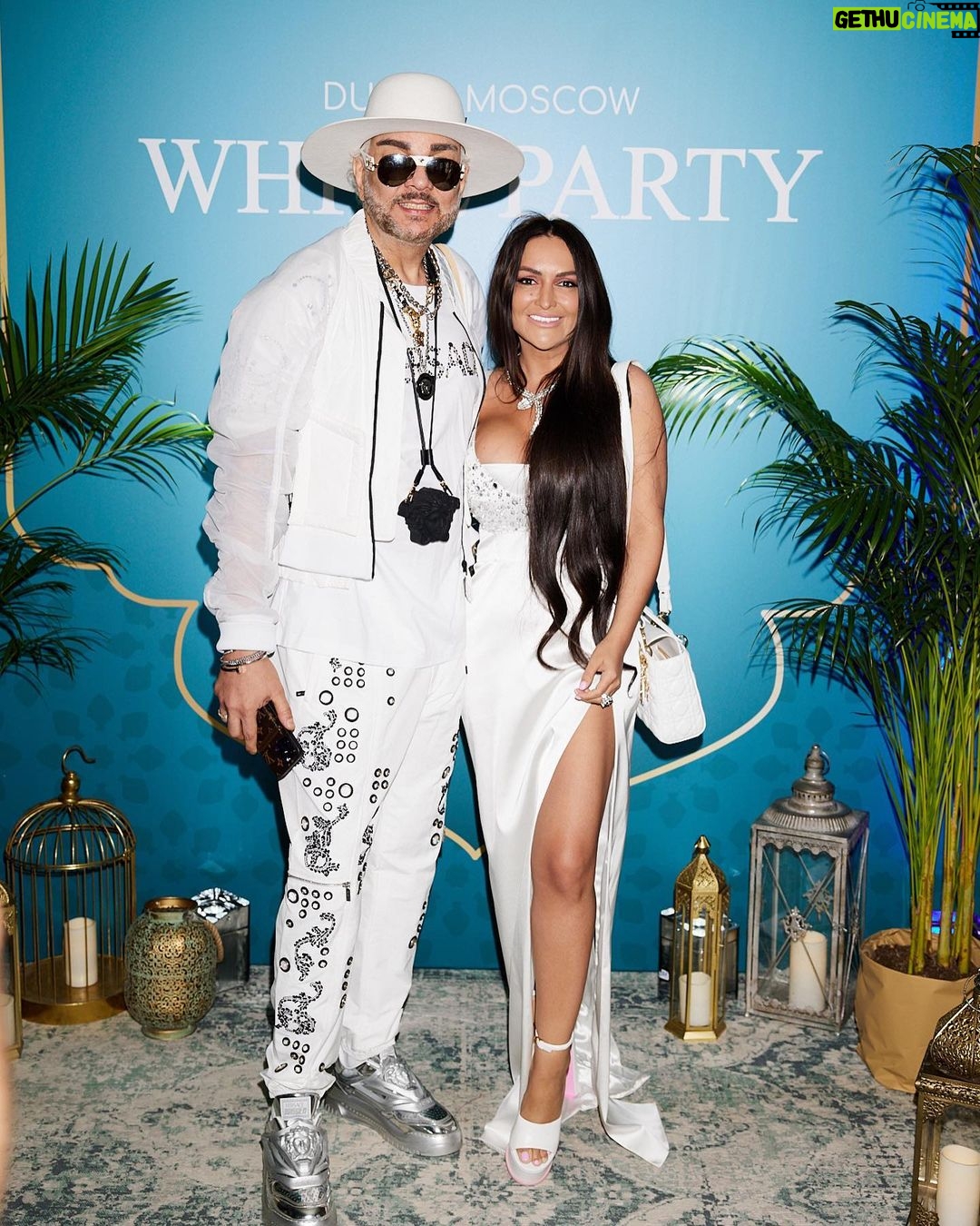 Filipp Kirkorov Instagram - Богиня @vshelyagova умеет собрать красивых людей! Total white вечеринка просто 🔥 все как мы любим! И практикуем… Four Seasons Hotel Moscow