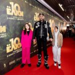Filipp Kirkorov Instagram – Закрытая ПРЕМЬЕРА новогодней комедии «Ёлки 10» @elki_film 🎄
Я не только исполнил роль в фильме вместе с папой, но и принял участие в создании саундтрека: в фильме звучит моя новая песня «Летите, Летите»❄️
Юбилейная, десятая часть легендарной новогодней кинофраншизы «ЁЛКИ», состоит из четырёх новелл, объединённых общей сюжетной линией. «ЁЛКИ 10» отдают дань самому первому фильму франшизы: новогодние истории вновь связаны теорией шести рукопожатий, но уже на новый лад. 
Смотрите во всех кинотеатрах с 7 декабря!🌟