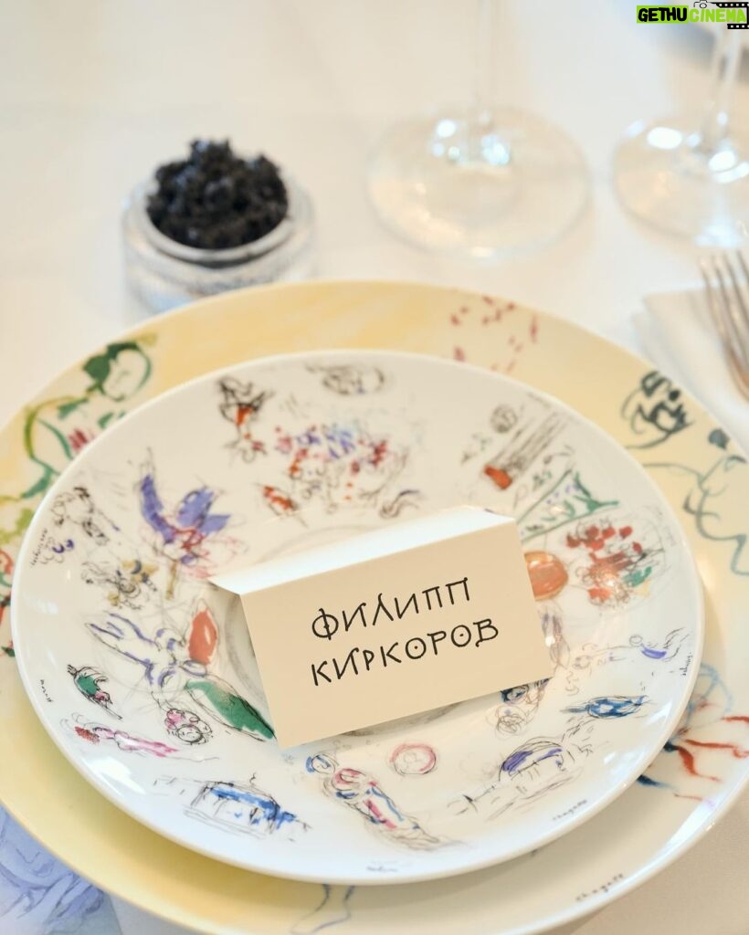 Filipp Kirkorov Instagram - Масленичная неделя! Дружественный обед с блинами «Весна. Шагал. Масленица» в ресторане Beluga. Спасибо, моя любимая @vshelyagova, за приглашение 💞 @alexanderrappoport @rappoport.restaurant @belugamoscow