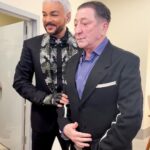 Filipp Kirkorov Instagram – Песня года. Часть II ✨
Сегодня гостим в Минске и, конечно, хором с друзьями снова споем:
«Через годы, через расстоянья,
На любой дороге, в стороне любой,
Песне ты не скажешь до свиданья,
Песня не прощается с тобой»