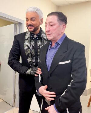 Filipp Kirkorov Instagram - Песня года. Часть II ✨
Сегодня гостим в Минске и, конечно, хором с друзьями снова споем:
«Через годы, через расстоянья,
На любой дороге, в стороне любой,
Песне ты не скажешь до свиданья,
Песня не прощается с тобой»