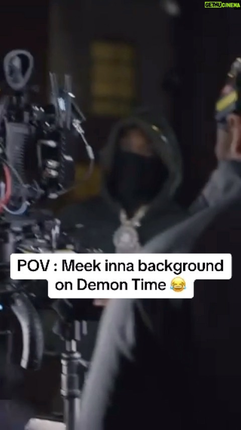 Fivio Foreign Instagram - That boy @meekmill bacc there on go 😂🚦