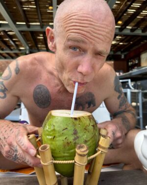 Flea Instagram - strange little old man sucks on coconut

pic by @samuelbanuelosthe3rd