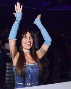 Florencia Peña Instagram - Se viene LA GRAN FINAL 💙💙💙 @gottalentargentina @telefe @gucha.ba @rubirubioficial @gabriellacapucci @georgina_duarte27 St @maggiemellas Make up @nanogmd Pelo @george_hair1 @extensionesanavaldez Pestañas @maiacostaaok Fotos @samuelganembeauty Booker @sebacruzcenteno Telefe