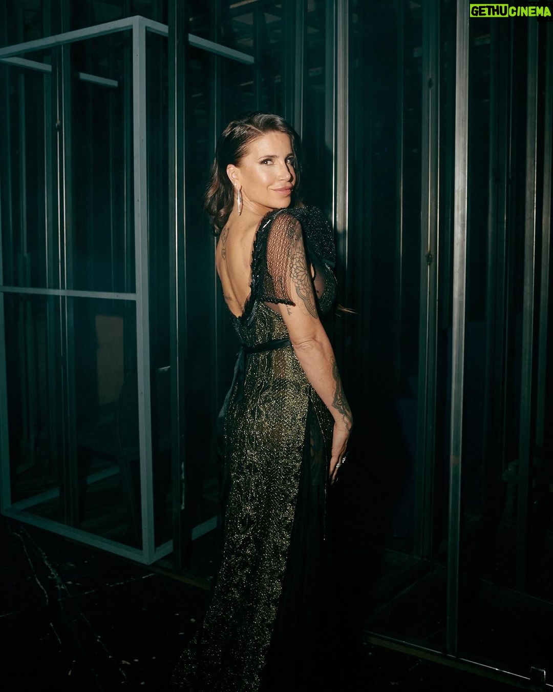 Florencia Peña Instagram - Arrancaron las finales de @gottalentargentina 🤩 ¡Últimos 3 programas! @telefe @sylvieburstin @rubirubioficial St @maggiemellas Make up @nanogmd Pelo @george_hair1 @extensionesanavaldez Pestañas @maiacostaaok Fotos @samuelganembeauty Booker @sebacruzcenteno Telefe