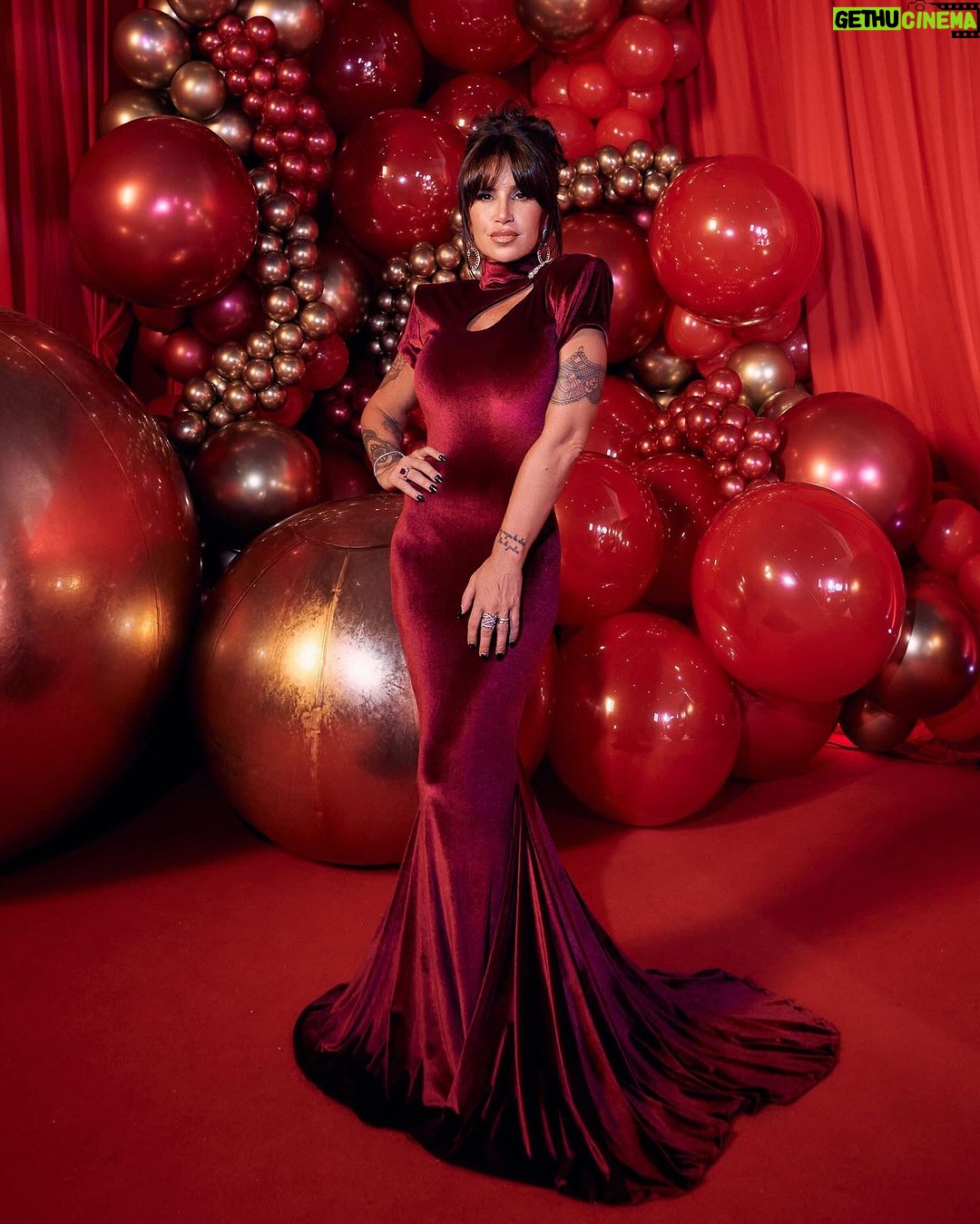 Florencia Peña Instagram - #GalaCARAS 30 AÑOS ♥️ @revistacaras @santiagoartemis @artemisatelier @rubirubioficial St @maggiemellas Pelo y make up @nanogmd Fotos @samuelganembeauty Back @renzoberecoechea Booker @sebacruzcenteno Usina Del Arte