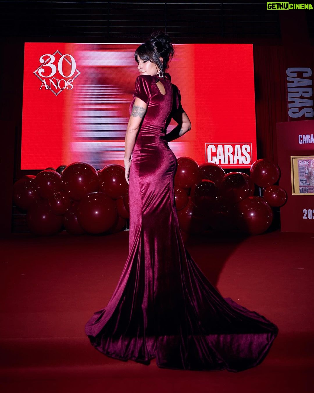 Florencia Peña Instagram - #GalaCARAS 30 AÑOS ♥️ @revistacaras @santiagoartemis @artemisatelier @rubirubioficial St @maggiemellas Pelo y make up @nanogmd Fotos @samuelganembeauty Back @renzoberecoechea Booker @sebacruzcenteno Usina Del Arte