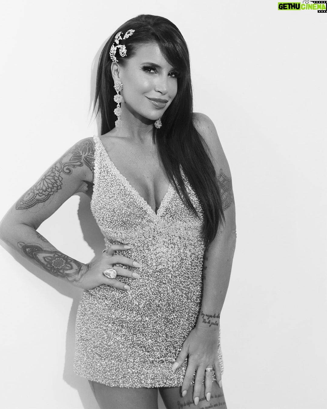 Florencia Peña Instagram - SEMIFINALES bebéeee ⭐️ @gottalentargentina @telefe Look @ivanapicallo @fahoma St @maggiemellas Make up @nanogmd Pelo @george_hair1 @extensionesanavaldez Fotos @samuelganembeauty Booker @sebacruzcenteno Telefe